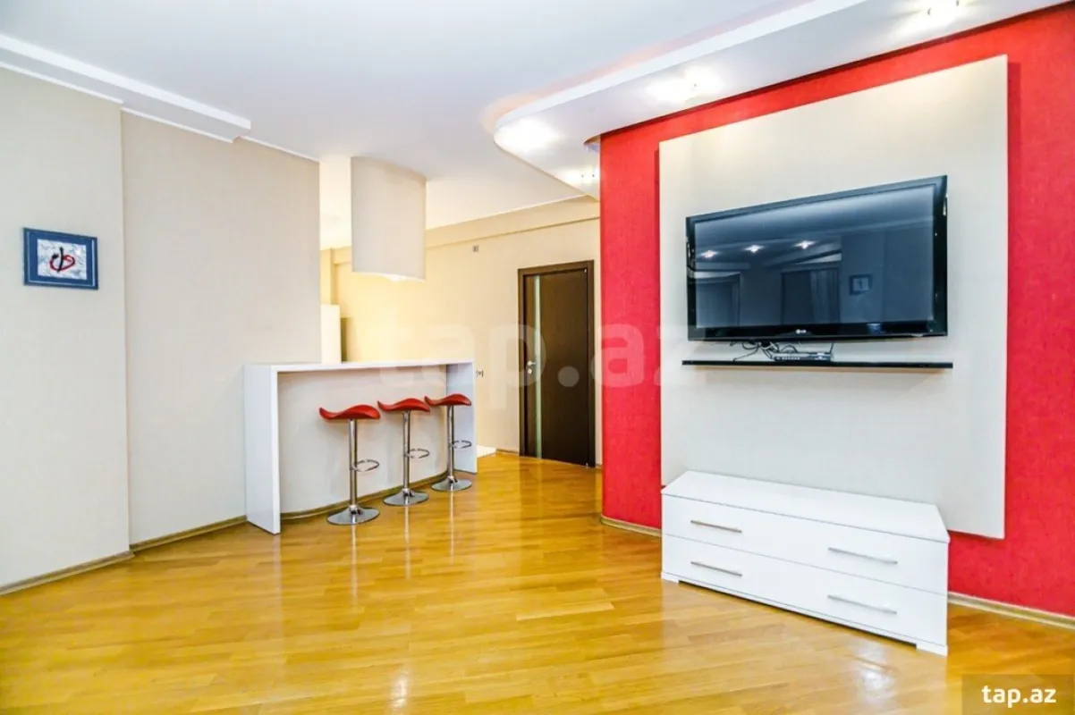 Kirayə verilir 4 otaqlı yeni tikili 200 m²