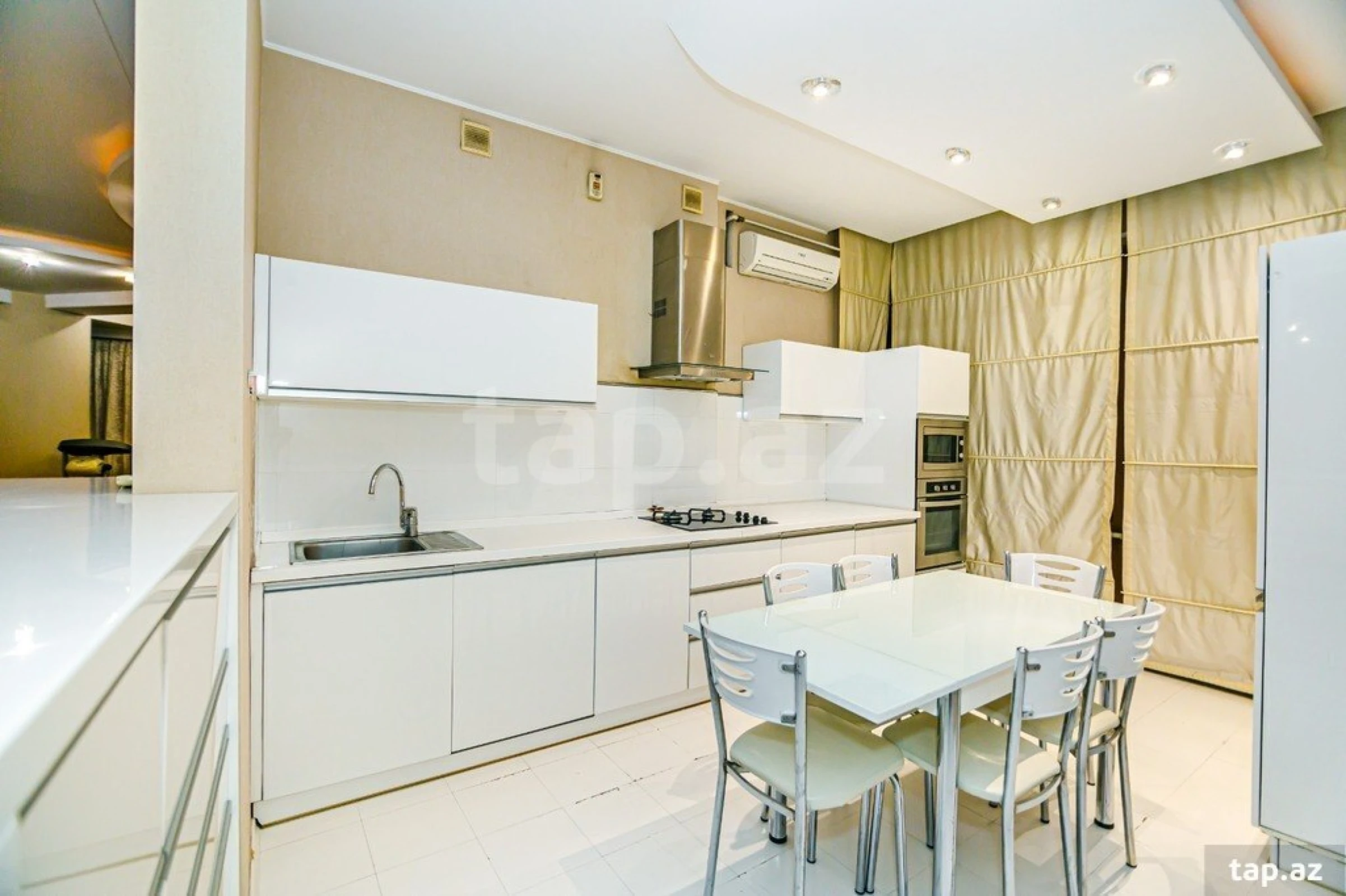 Kirayə verilir 4 otaqlı yeni tikili 200 m²