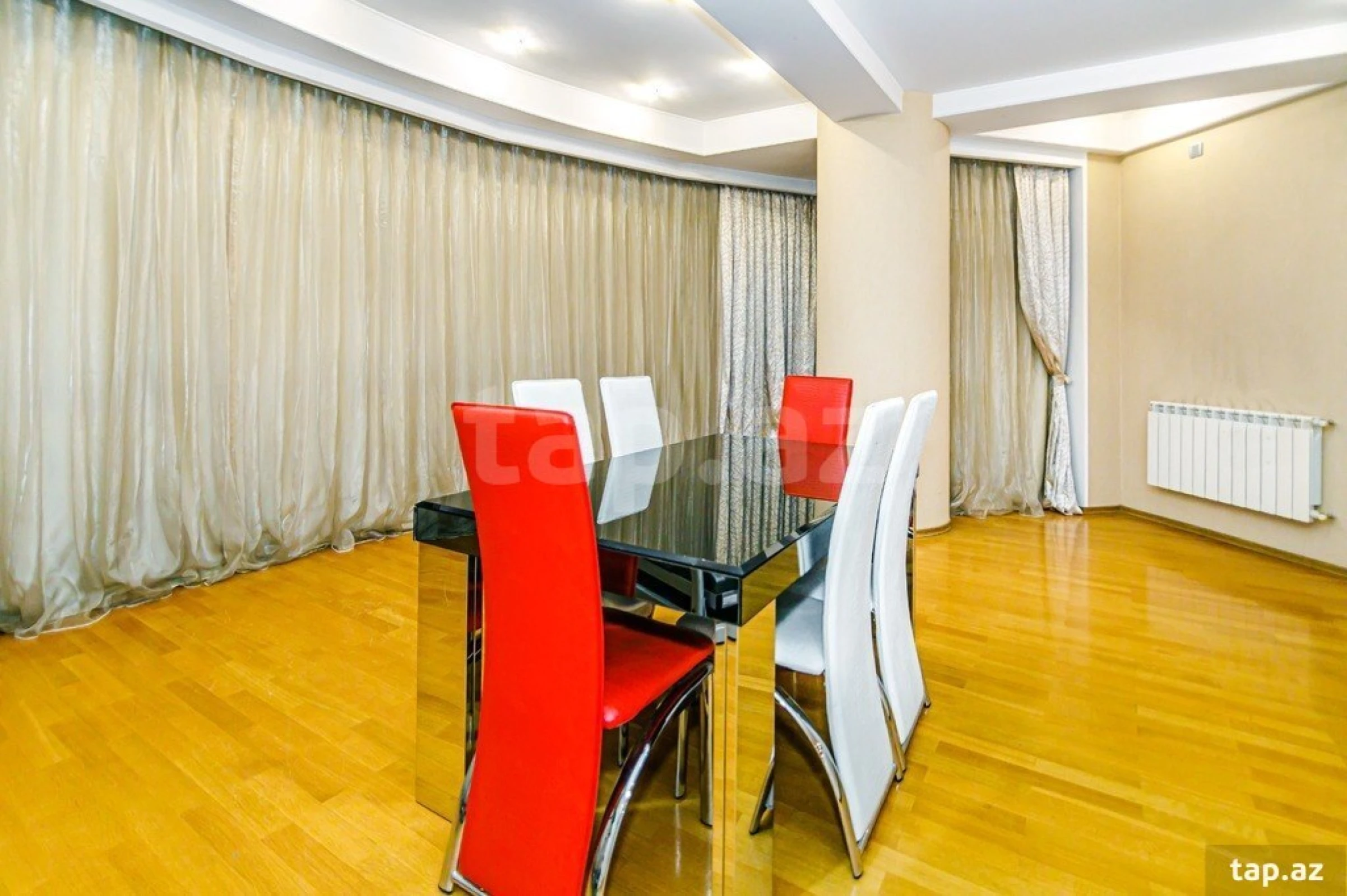 Kirayə verilir 4 otaqlı yeni tikili 200 m²
