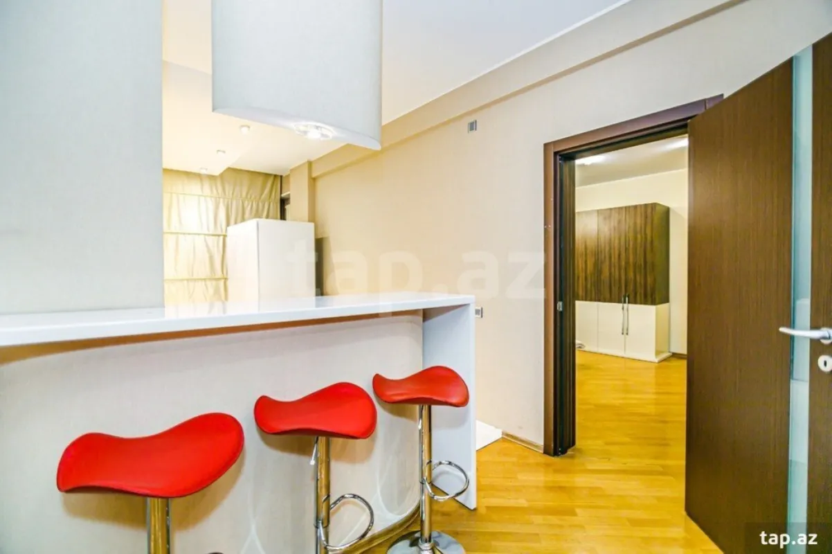 Kirayə verilir 4 otaqlı yeni tikili 200 m²