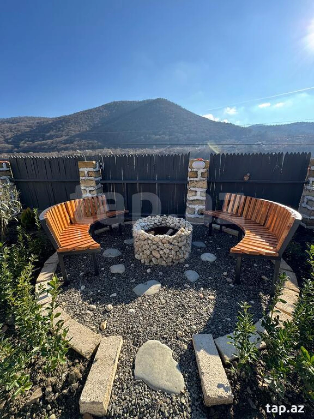 Kirayə verilir 4 otaqlı həyət evi