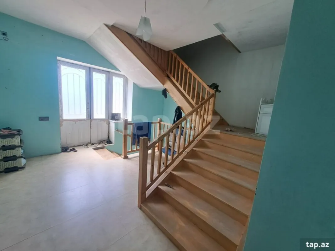 Satılır 8 otaqlı həyət evi