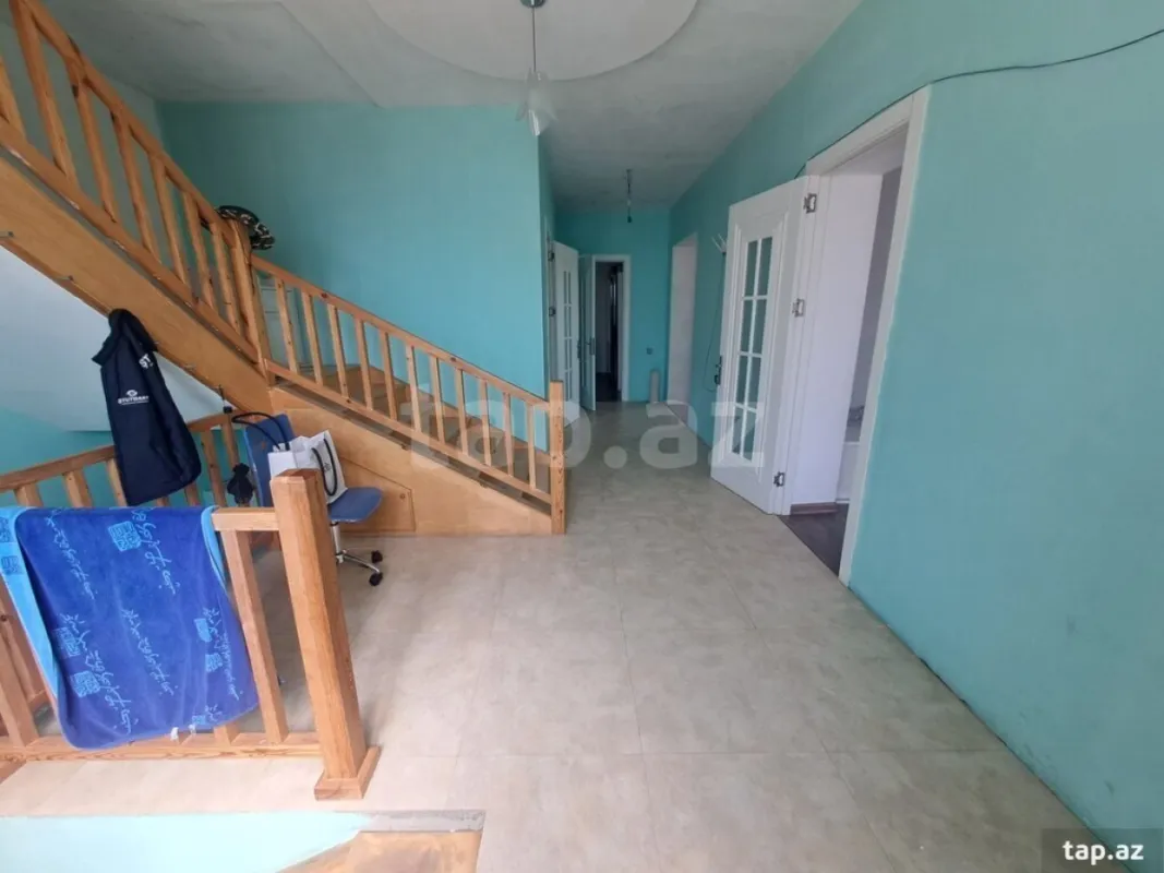 Satılır 8 otaqlı həyət evi