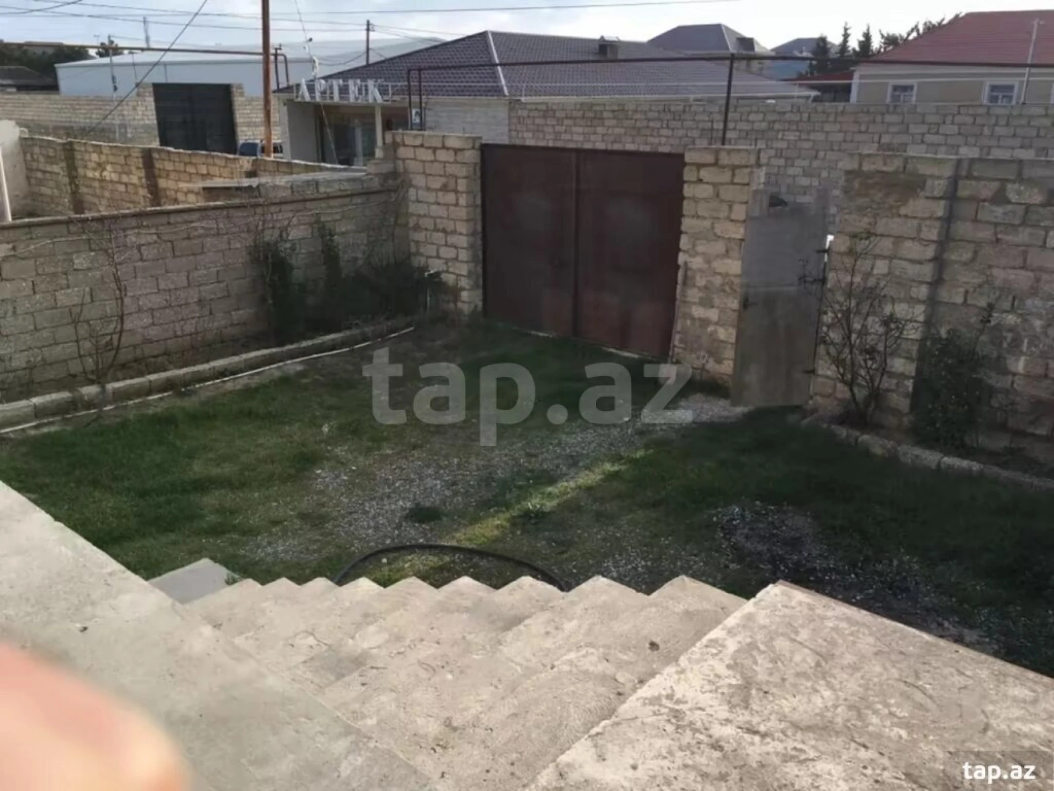 Satılır 8 otaqlı həyət evi