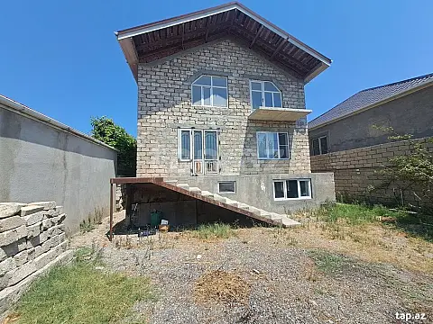 Satılır 8 otaqlı həyət evi