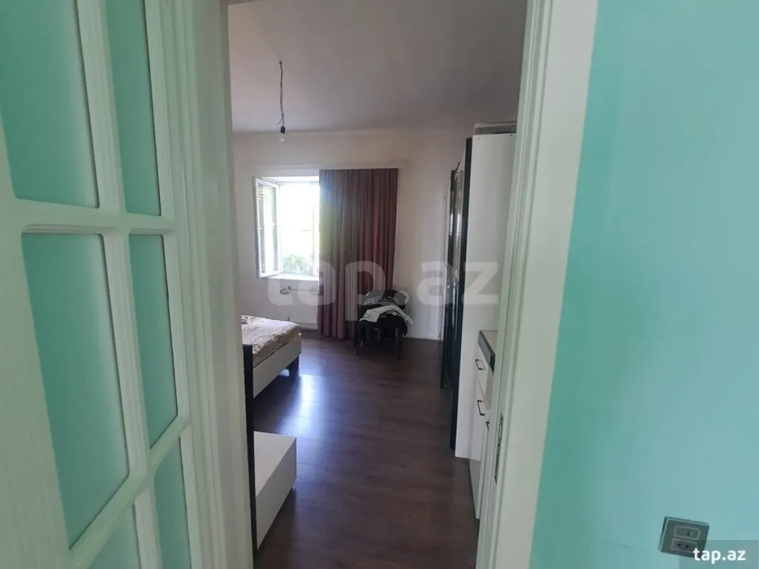 Satılır 8 otaqlı həyət evi