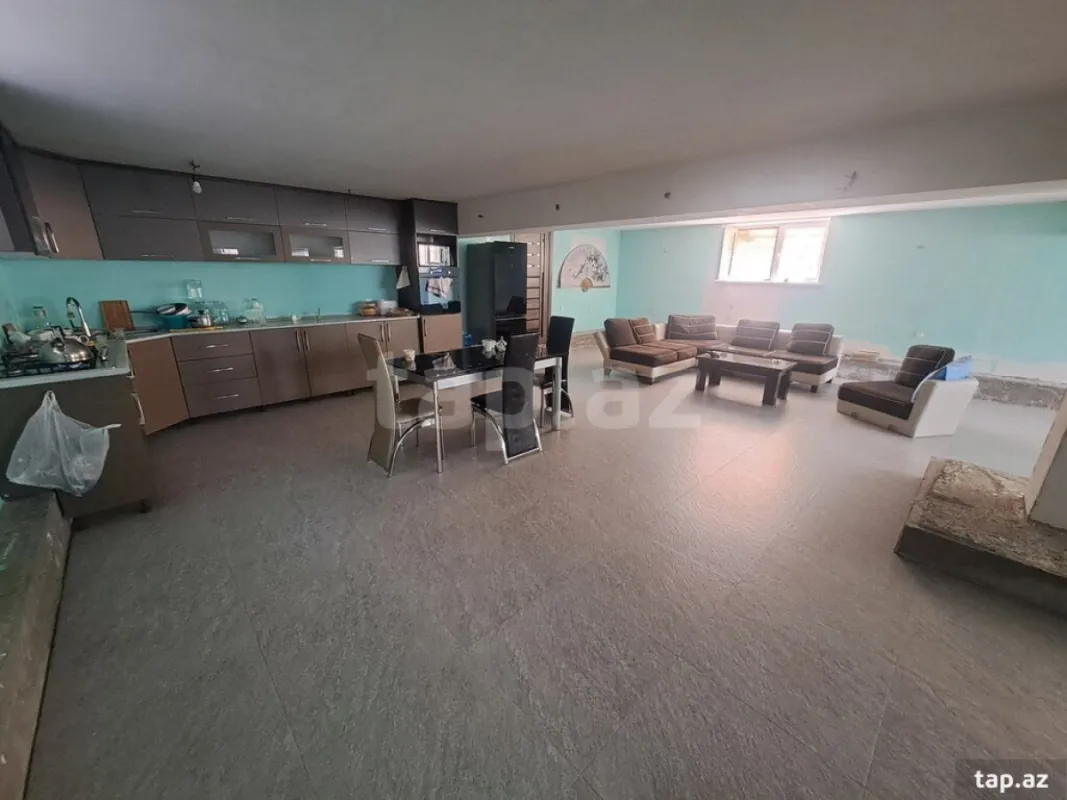 Satılır 8 otaqlı həyət evi