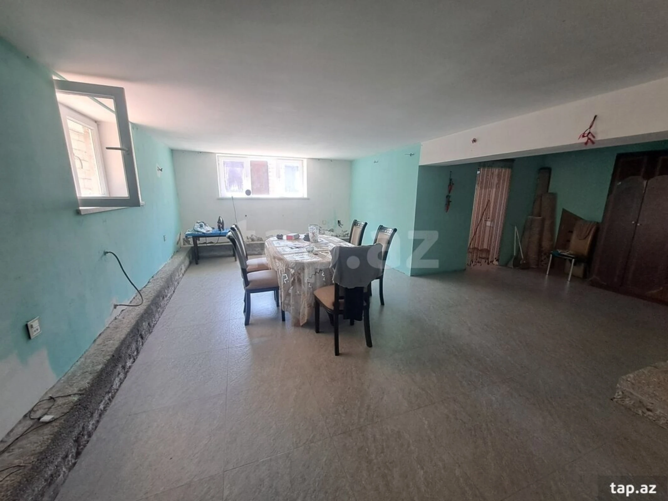 Satılır 8 otaqlı həyət evi