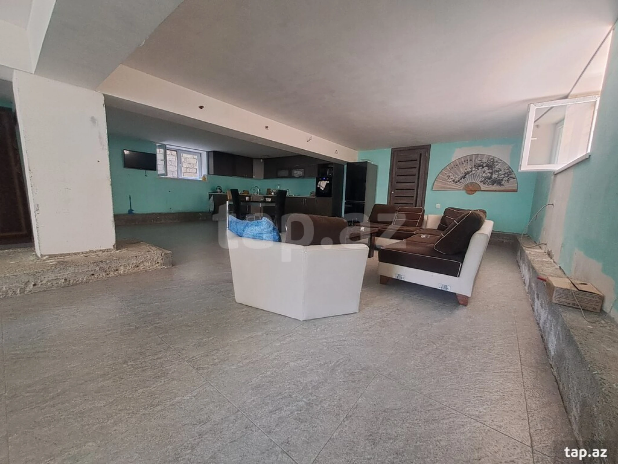 Satılır 8 otaqlı həyət evi