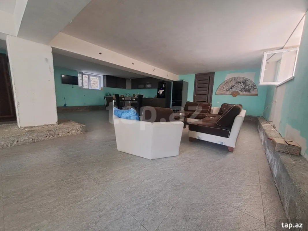 Satılır 8 otaqlı həyət evi