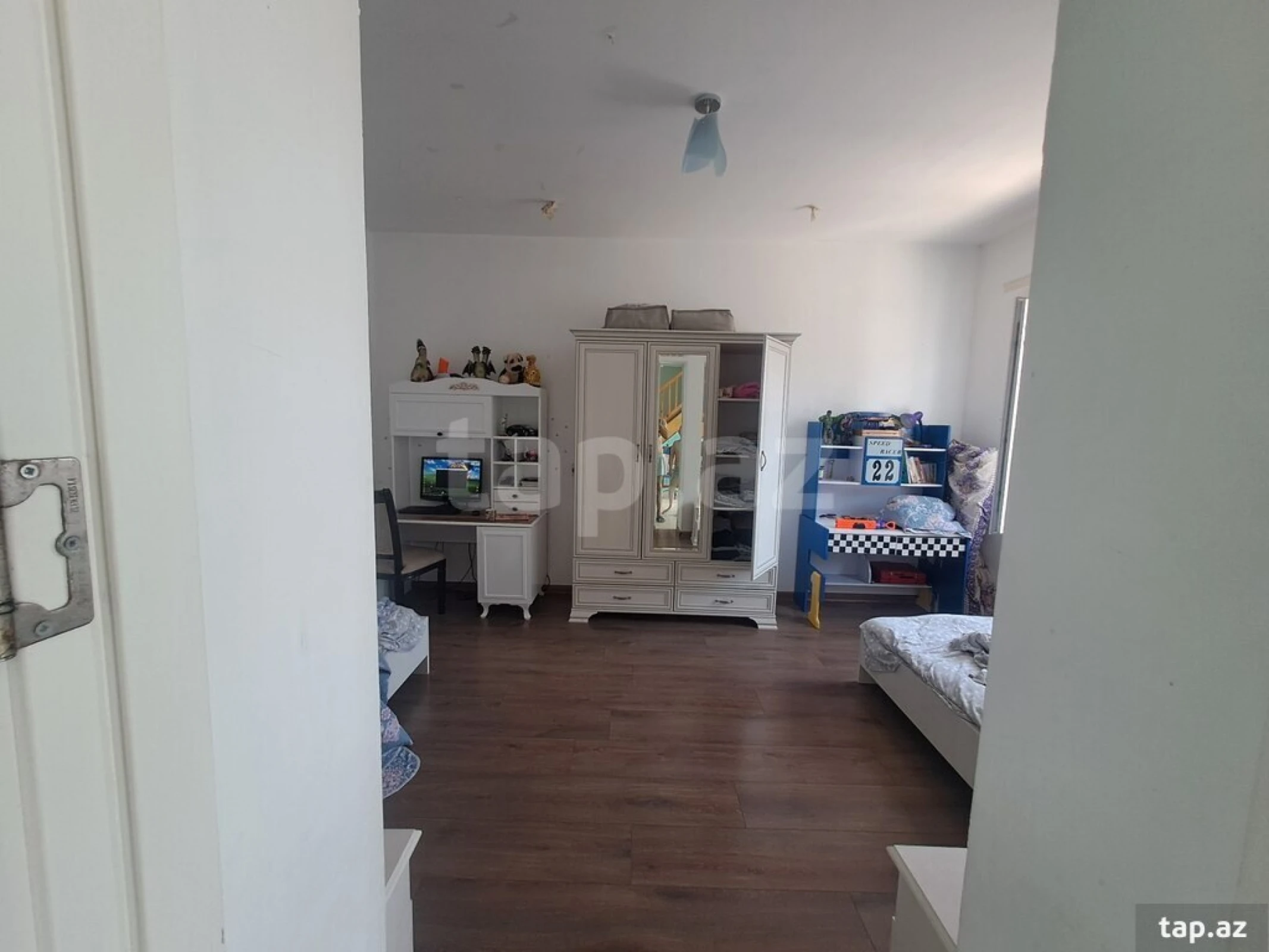 Satılır 8 otaqlı həyət evi