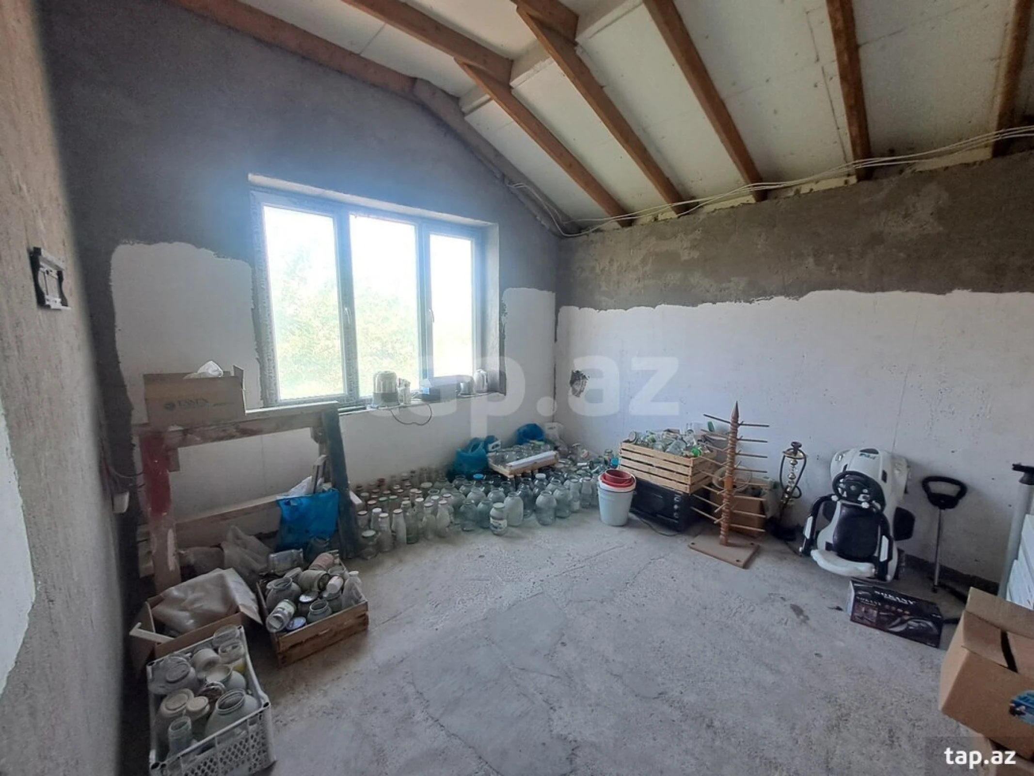 Satılır 8 otaqlı həyət evi