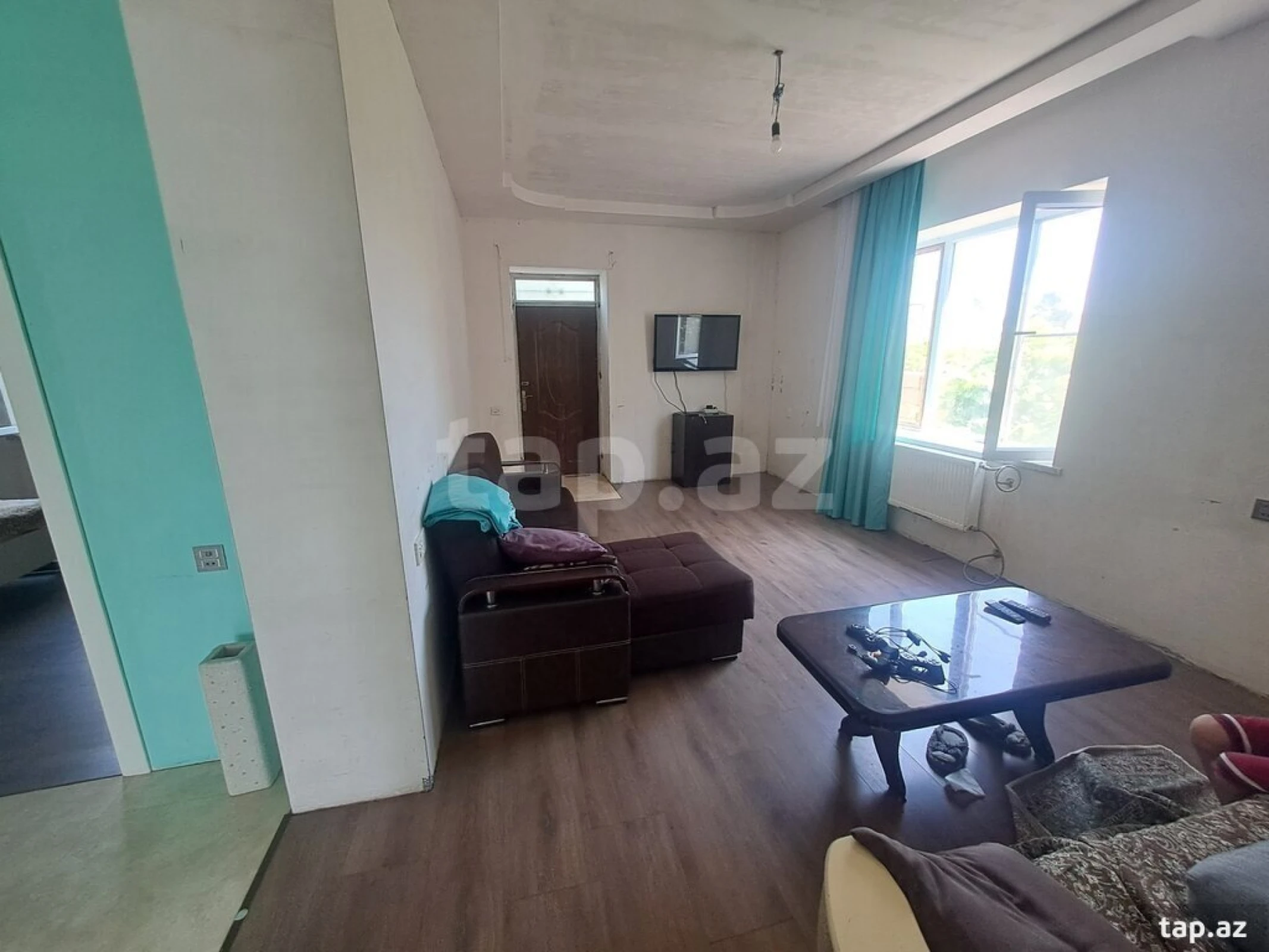 Satılır 8 otaqlı həyət evi