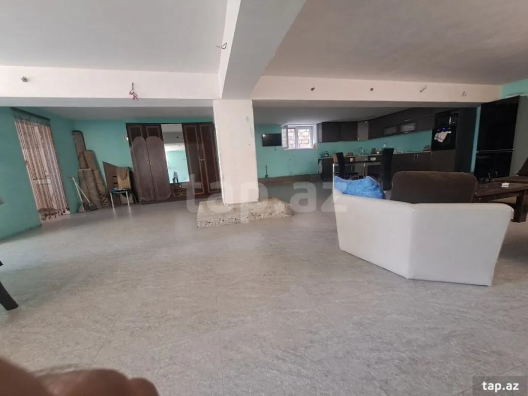 Satılır 8 otaqlı həyət evi