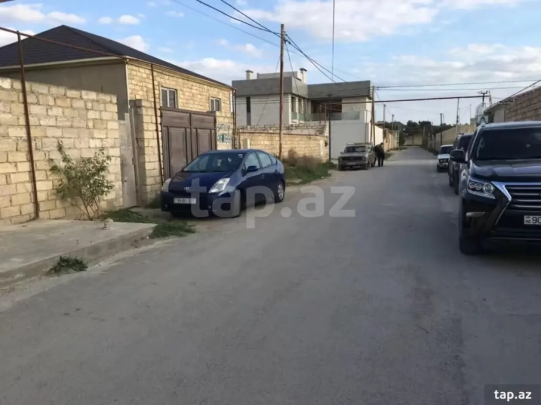 Satılır 8 otaqlı həyət evi