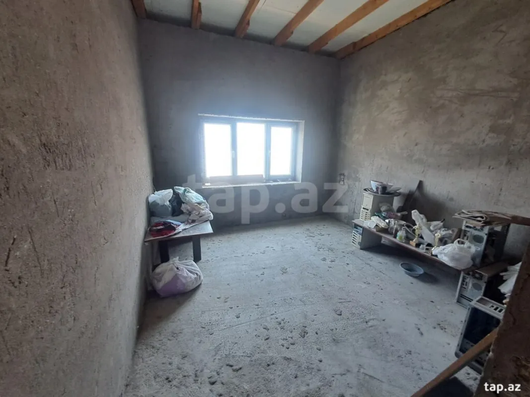 Satılır 8 otaqlı həyət evi