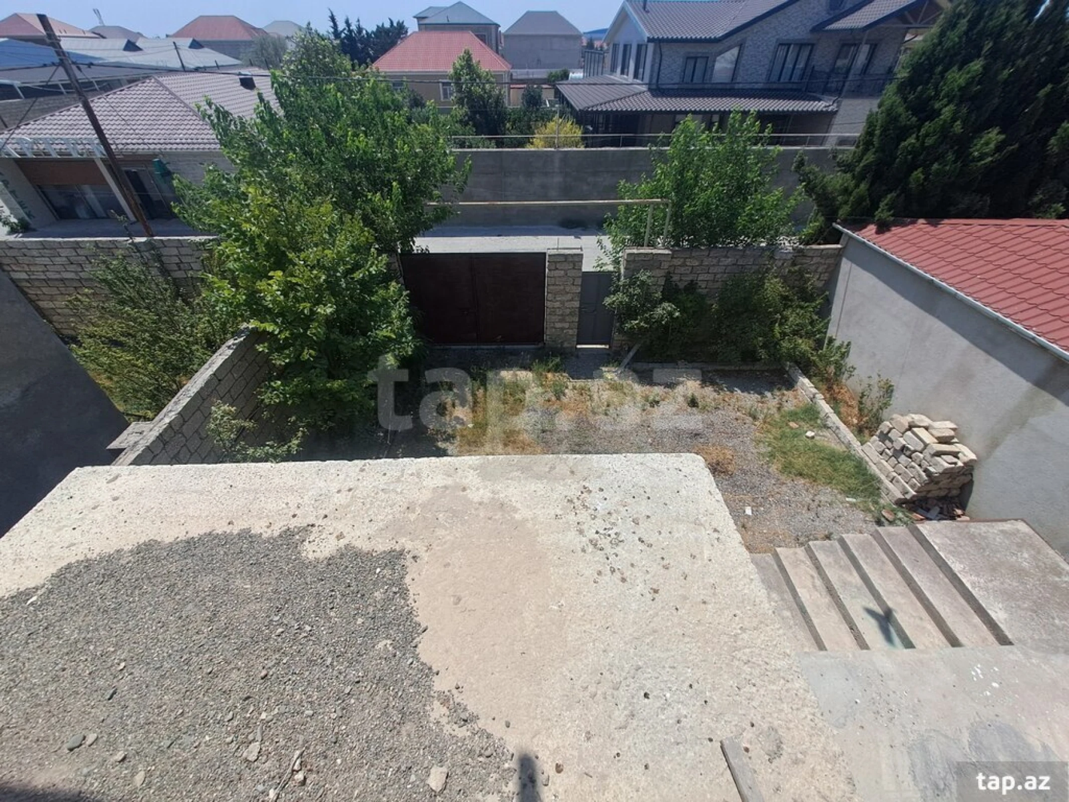 Satılır 8 otaqlı həyət evi