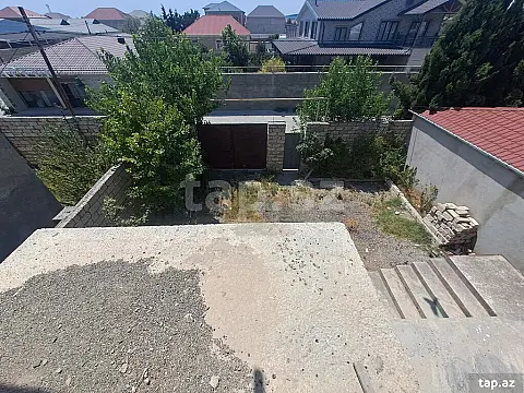Satılır 8 otaqlı həyət evi