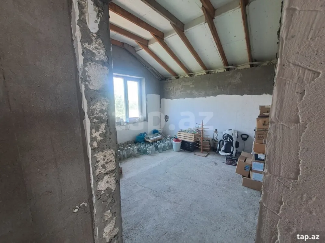 Satılır 8 otaqlı həyət evi