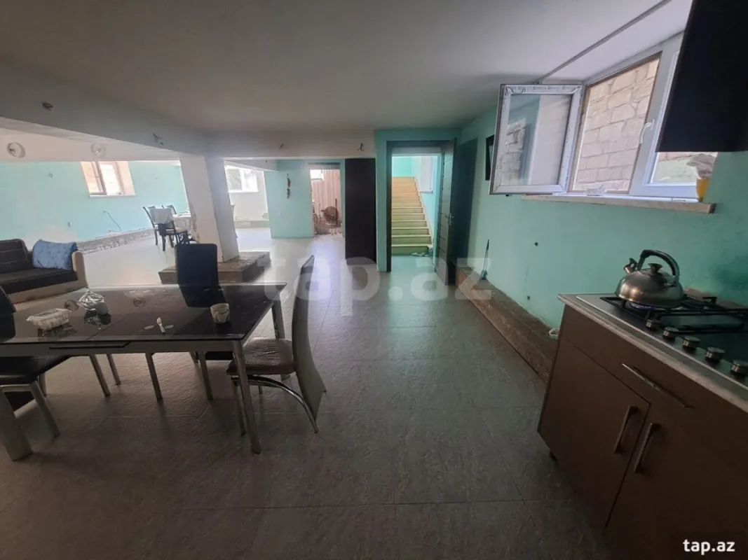 Satılır 8 otaqlı həyət evi