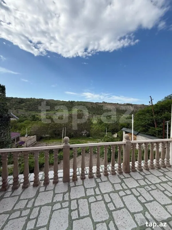 Kirayə verilir 4 otaqlı həyət evi