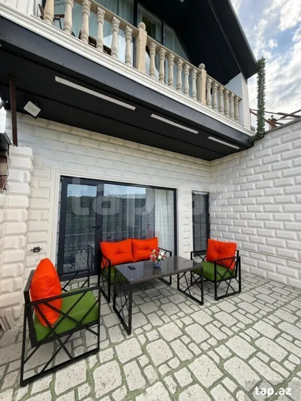 Kirayə verilir 4 otaqlı həyət evi