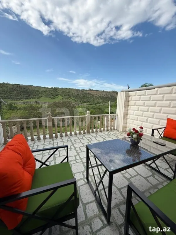 Kirayə verilir 4 otaqlı həyət evi