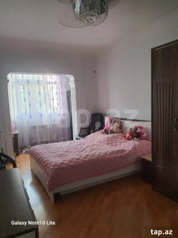 Satılır 4 otaqlı mənzil 100 m²