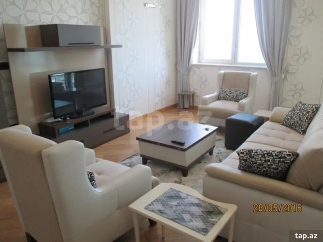 Kirayə verilir 3 otaqlı yeni tikili 120 m²