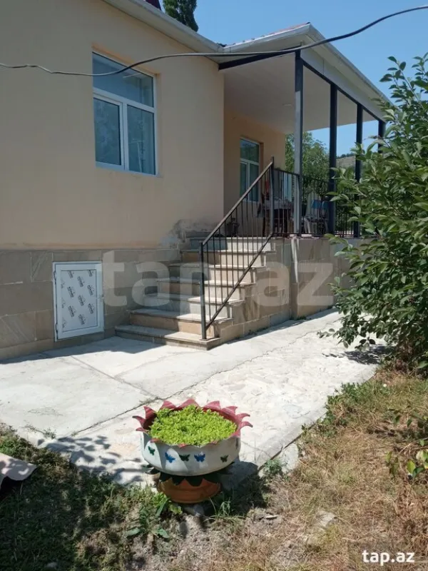 Kirayə verilir 3 otaqlı həyət evi