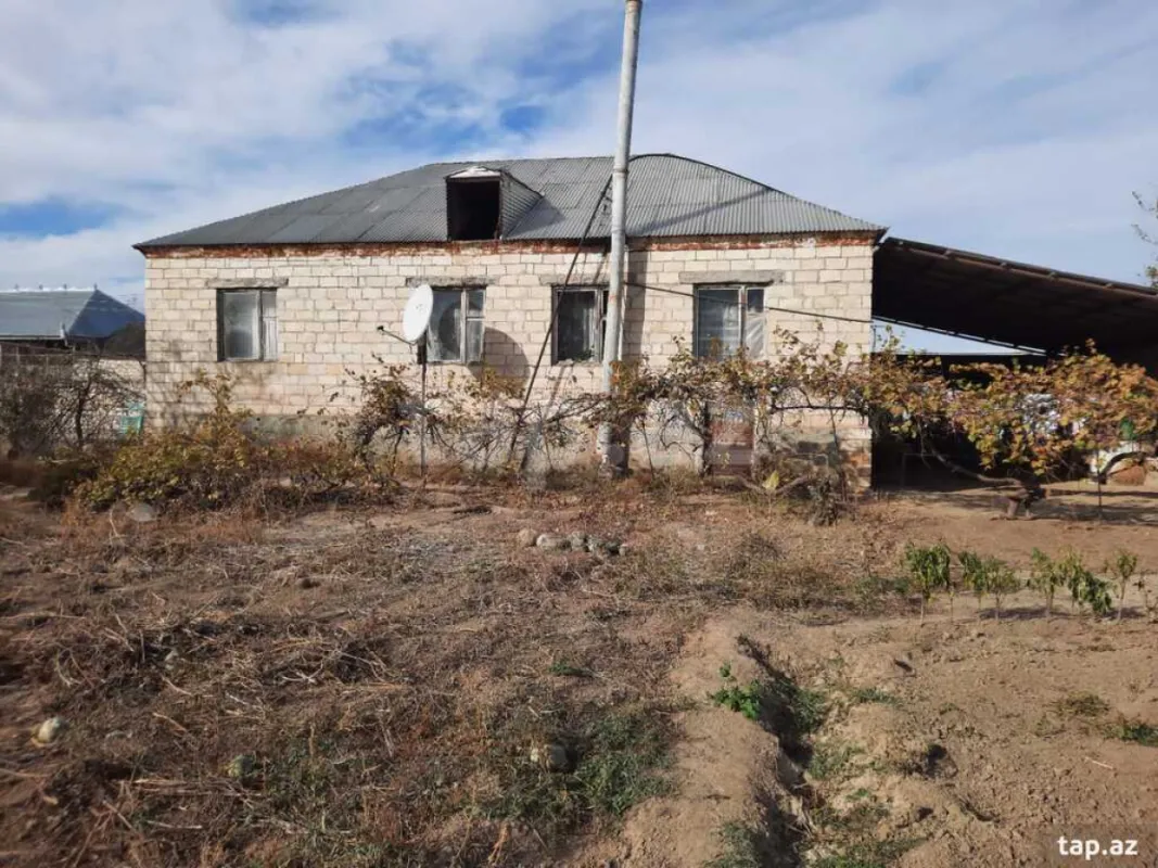 Satılır 5 otaqlı həyət evi