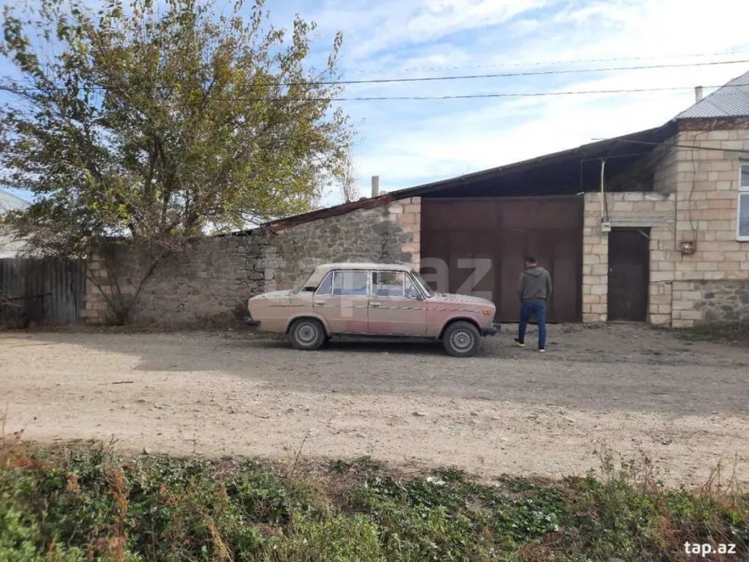 Satılır 5 otaqlı həyət evi