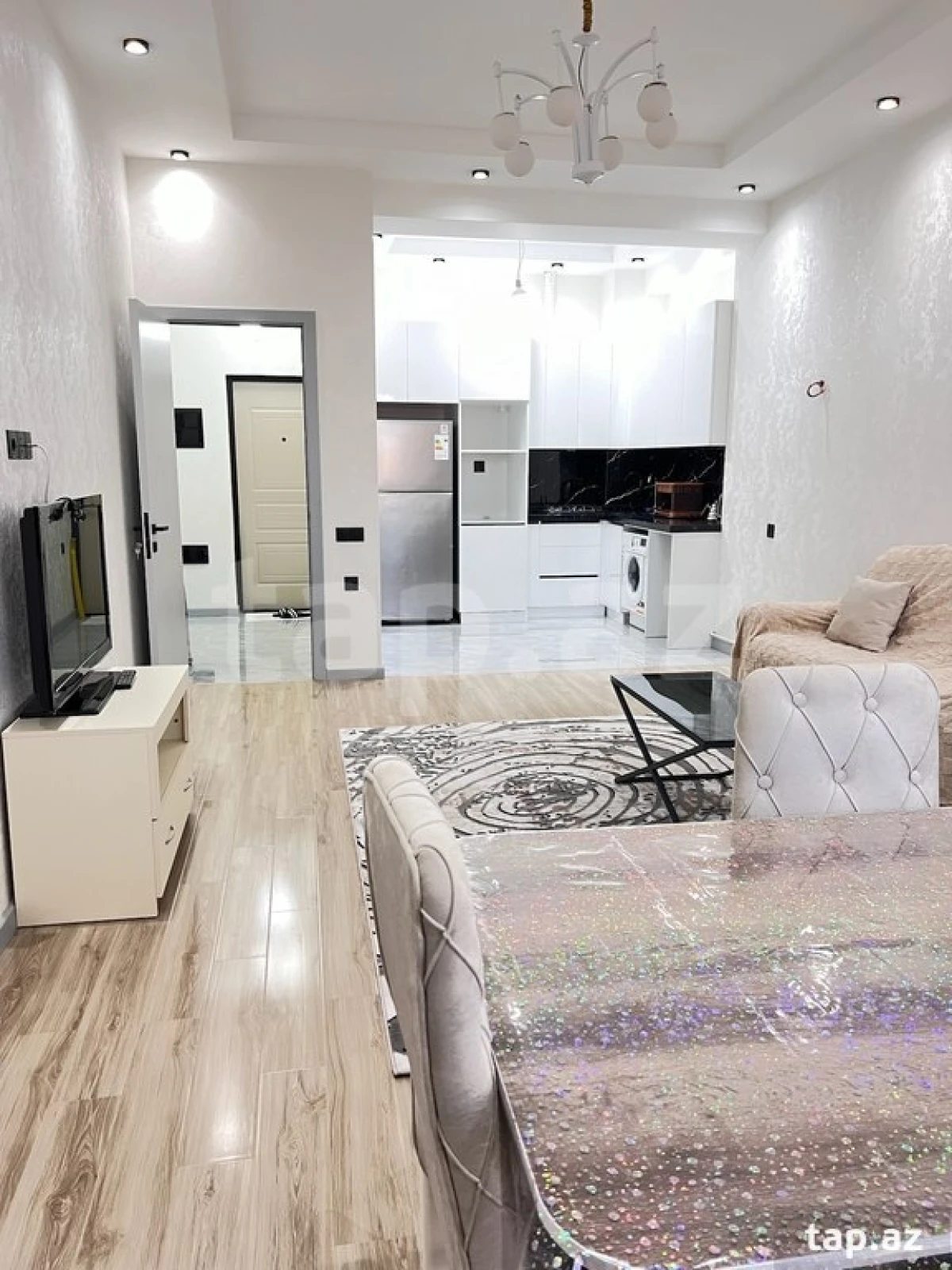 Kirayə verilir 3 otaqlı yeni tikili 105 m²