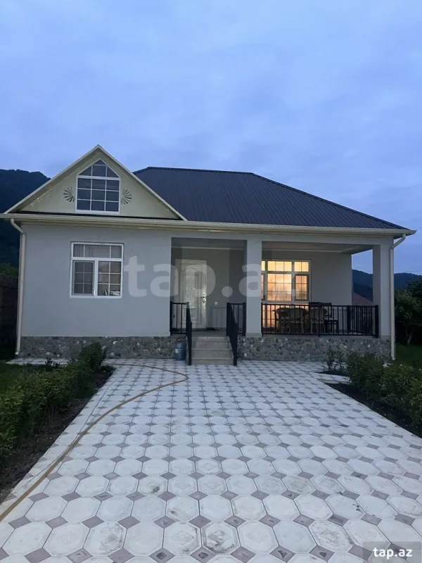 Satılır 3 otaqlı həyət evi