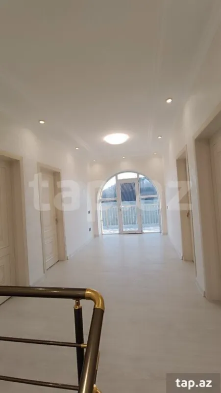Satılır 6 otaqlı həyət evi