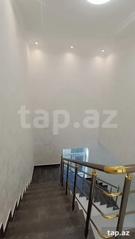 Satılır 6 otaqlı həyət evi