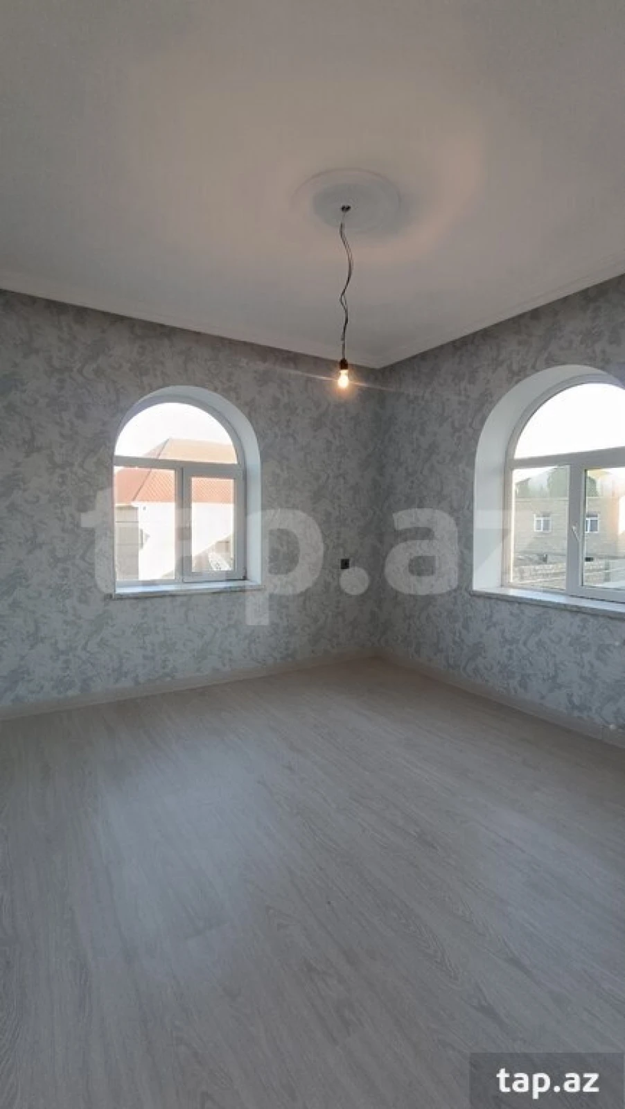 Satılır 6 otaqlı həyət evi