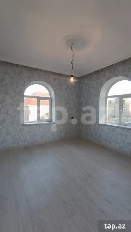 Satılır 6 otaqlı həyət evi