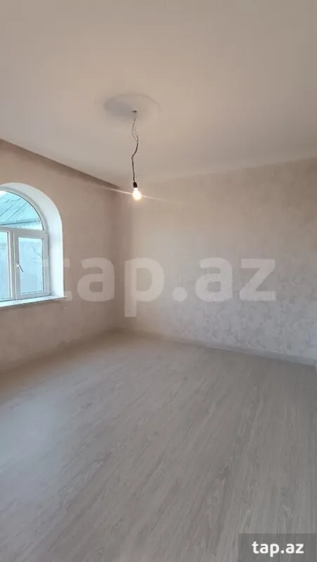 Satılır 6 otaqlı həyət evi