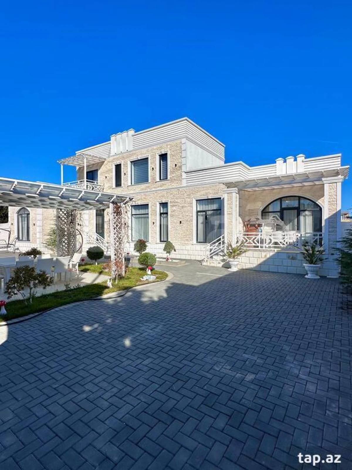 Satılır 5 otaqlı həyət evi