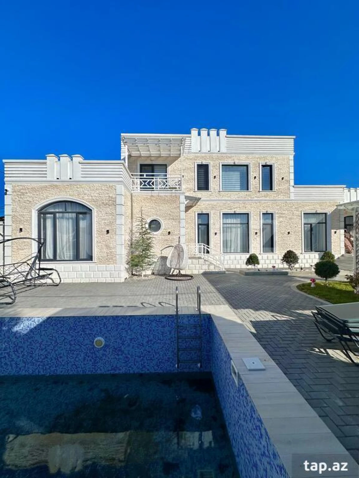 Satılır 5 otaqlı həyət evi