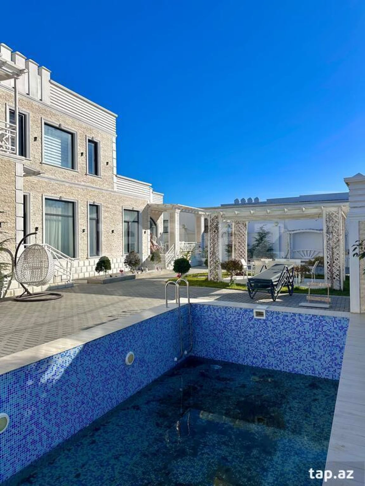 Satılır 5 otaqlı həyət evi