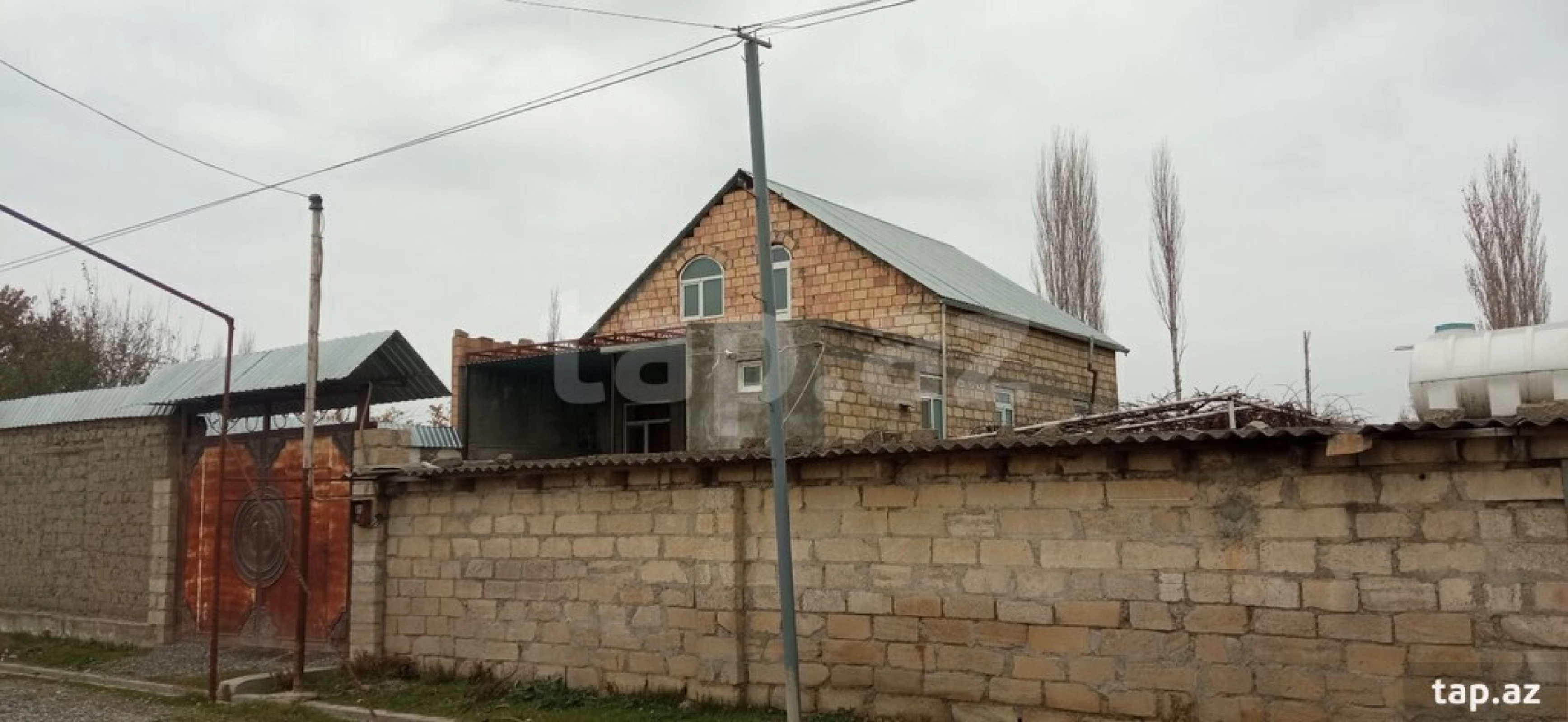 Satılır 4 otaqlı həyət evi