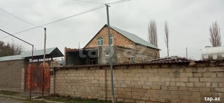 Satılır 4 otaqlı həyət evi