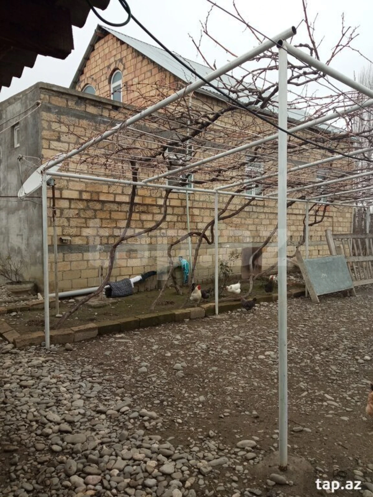 Satılır 4 otaqlı həyət evi