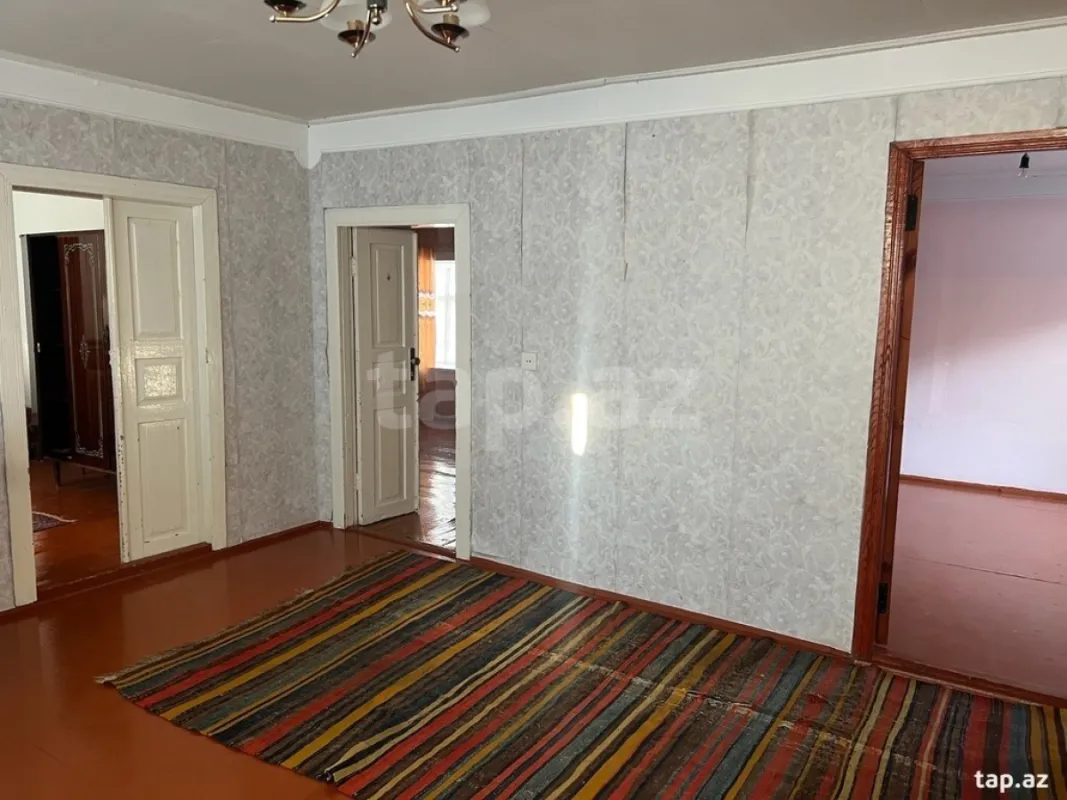 Satılır 4 otaqlı həyət evi