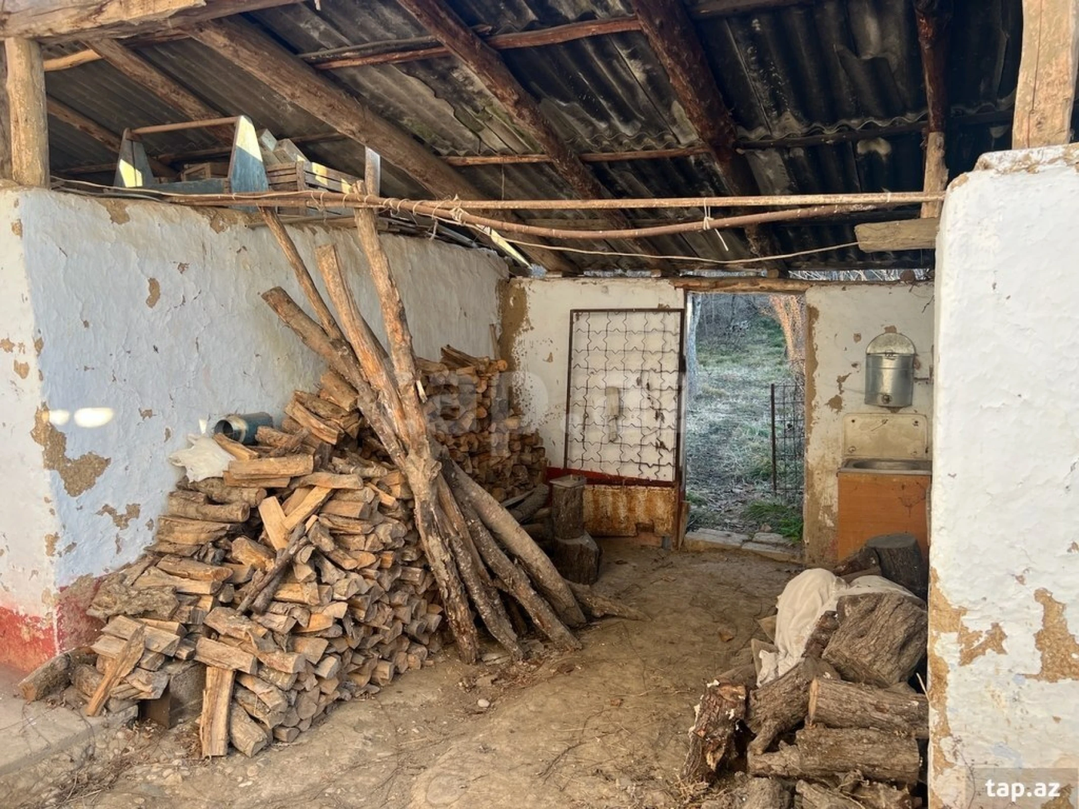 Satılır 4 otaqlı həyət evi