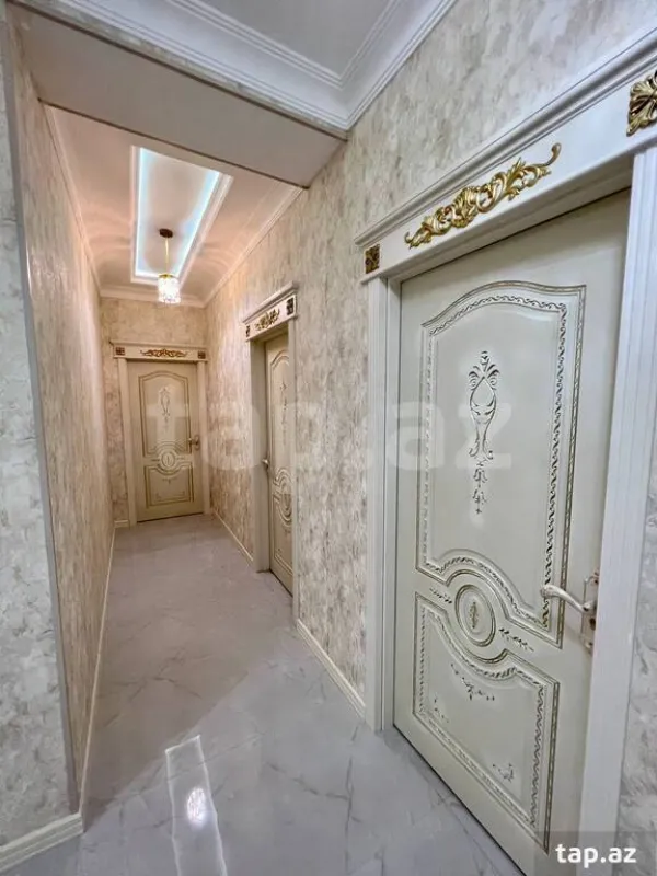 Satılır 4 otaqlı yeni tikili 180 m²