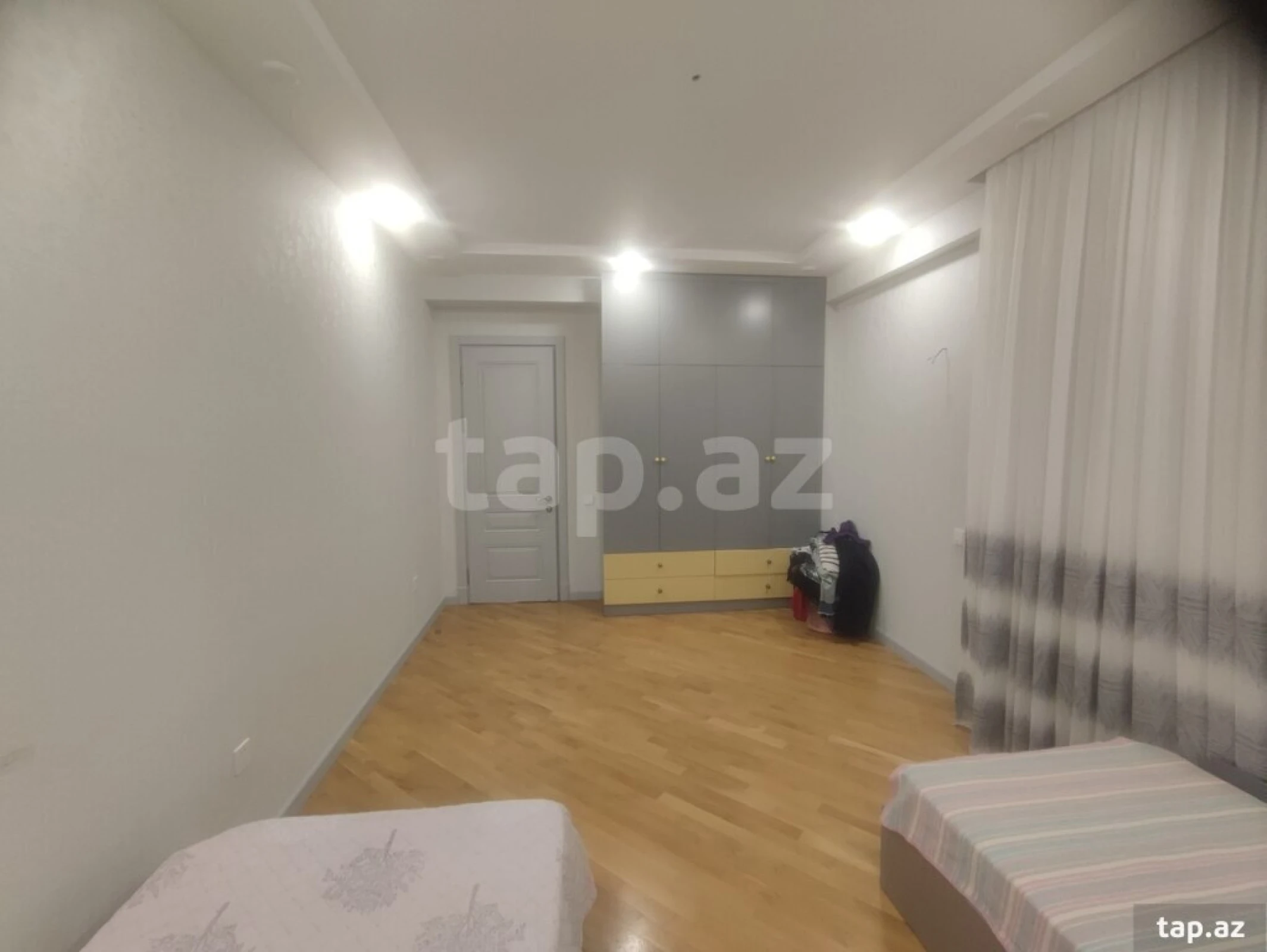 Kirayə verilir 3 otaqlı yeni tikili 141 m²