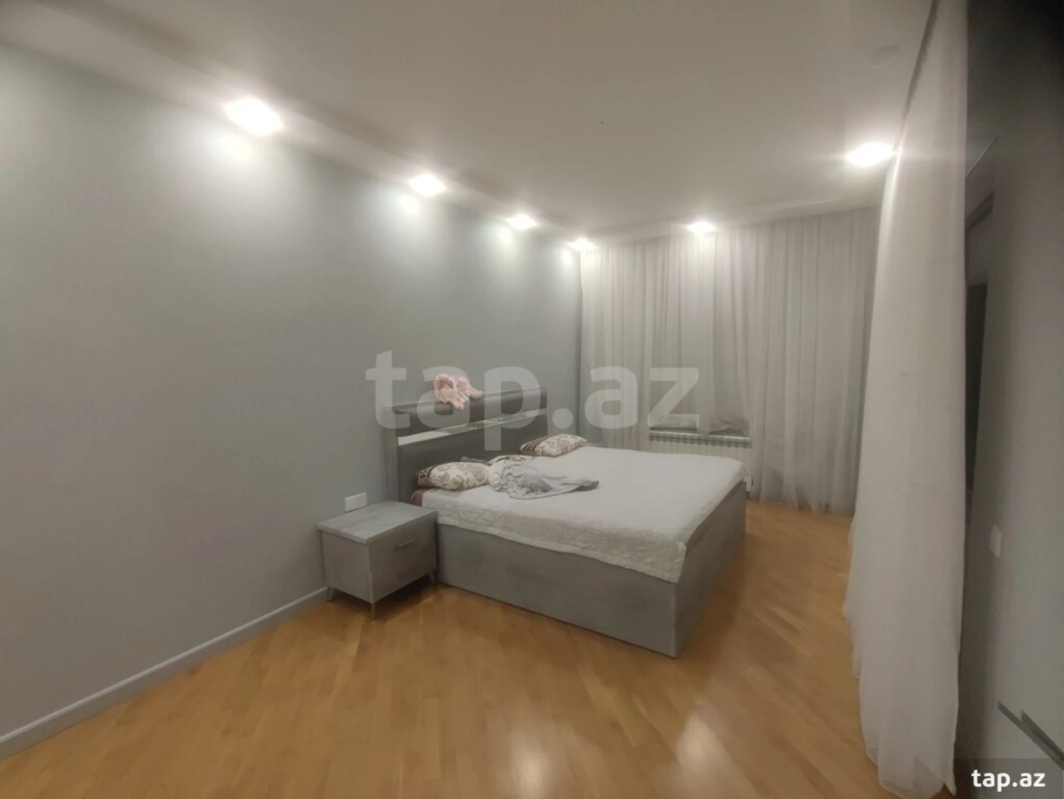 Kirayə verilir 3 otaqlı yeni tikili 141 m²